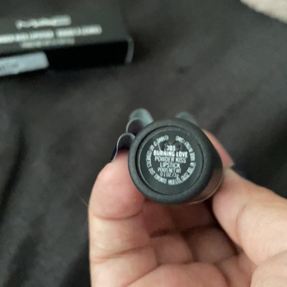 Powder kiss lipstick - burning love - Picture 3 of 7